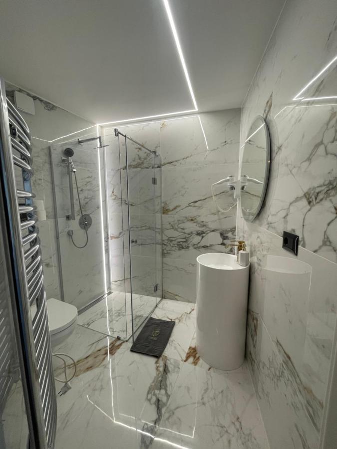 Vip Jacuzzi Luxury Lägenhet Budapest Exteriör bild