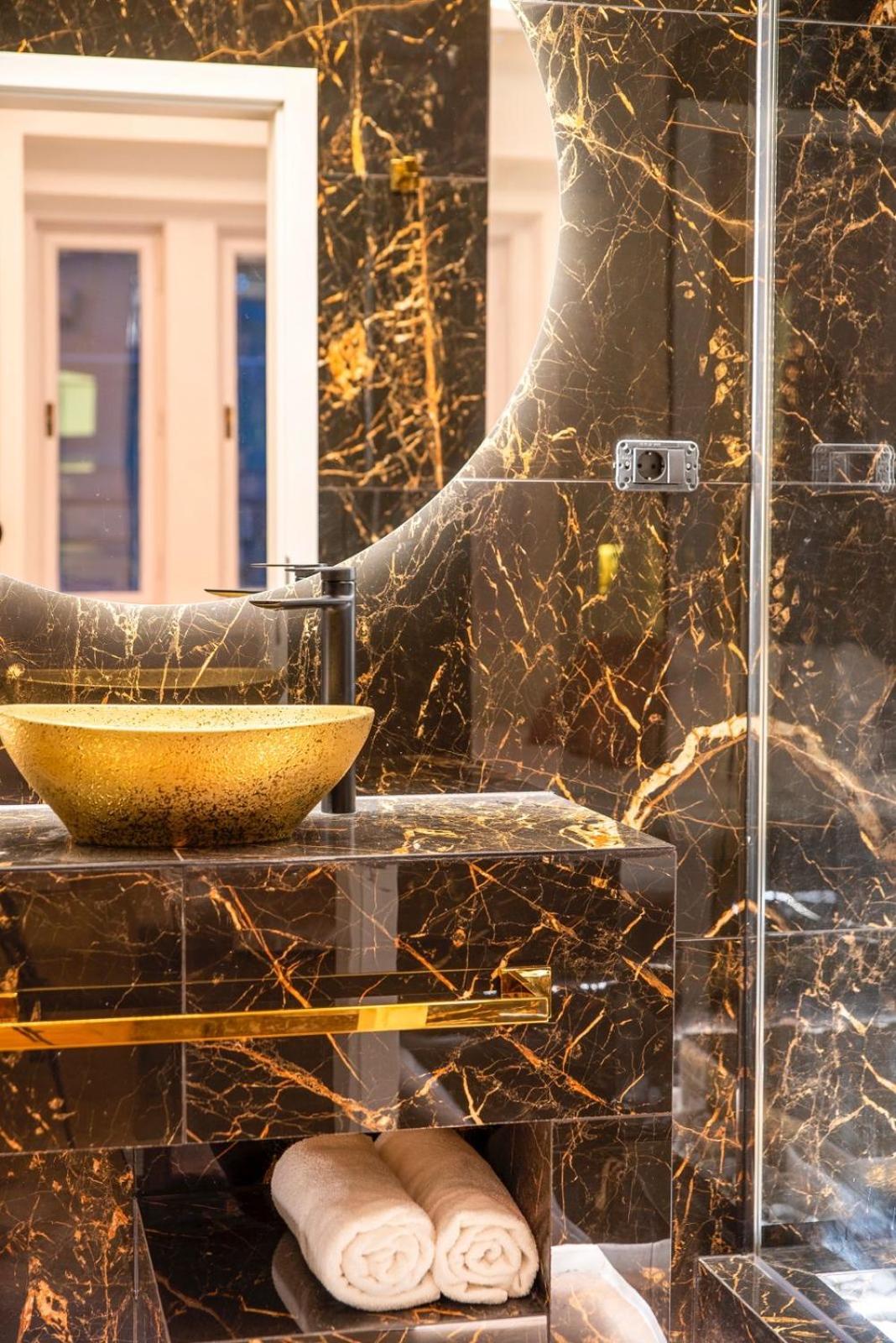 Vip Jacuzzi Luxury Lägenhet Budapest Exteriör bild