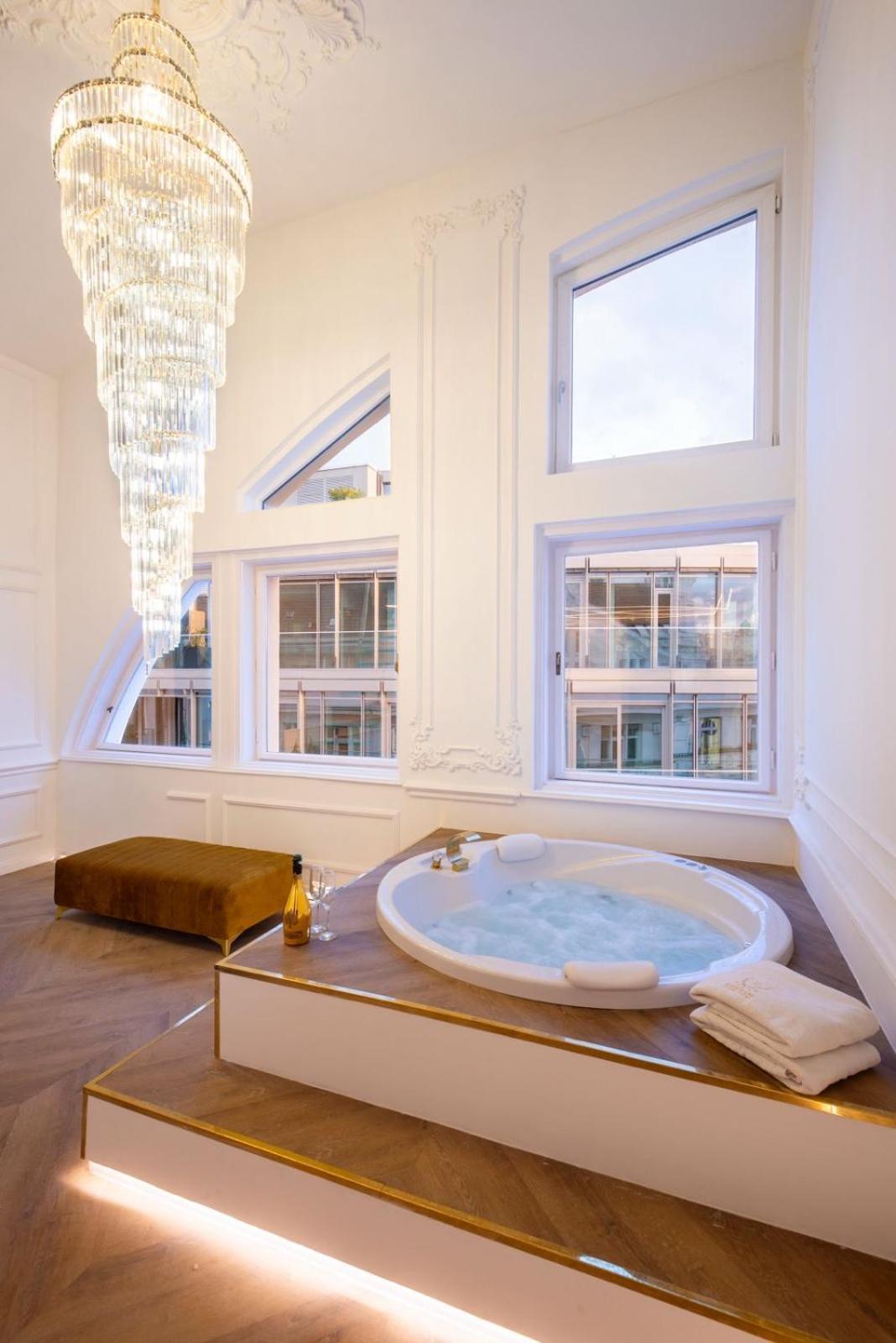 Vip Jacuzzi Luxury Lägenhet Budapest Exteriör bild